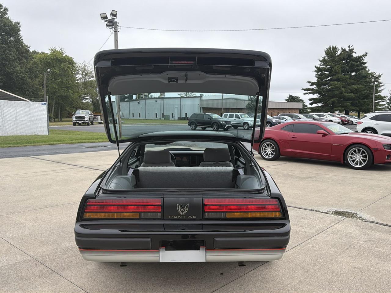 Pontiac Firebird 2dr Coupe Firebird Hatchback 1990