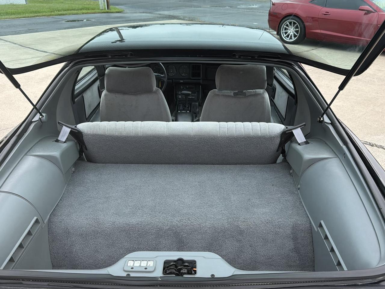 Pontiac Firebird 2dr Coupe Firebird Hatchback 1990