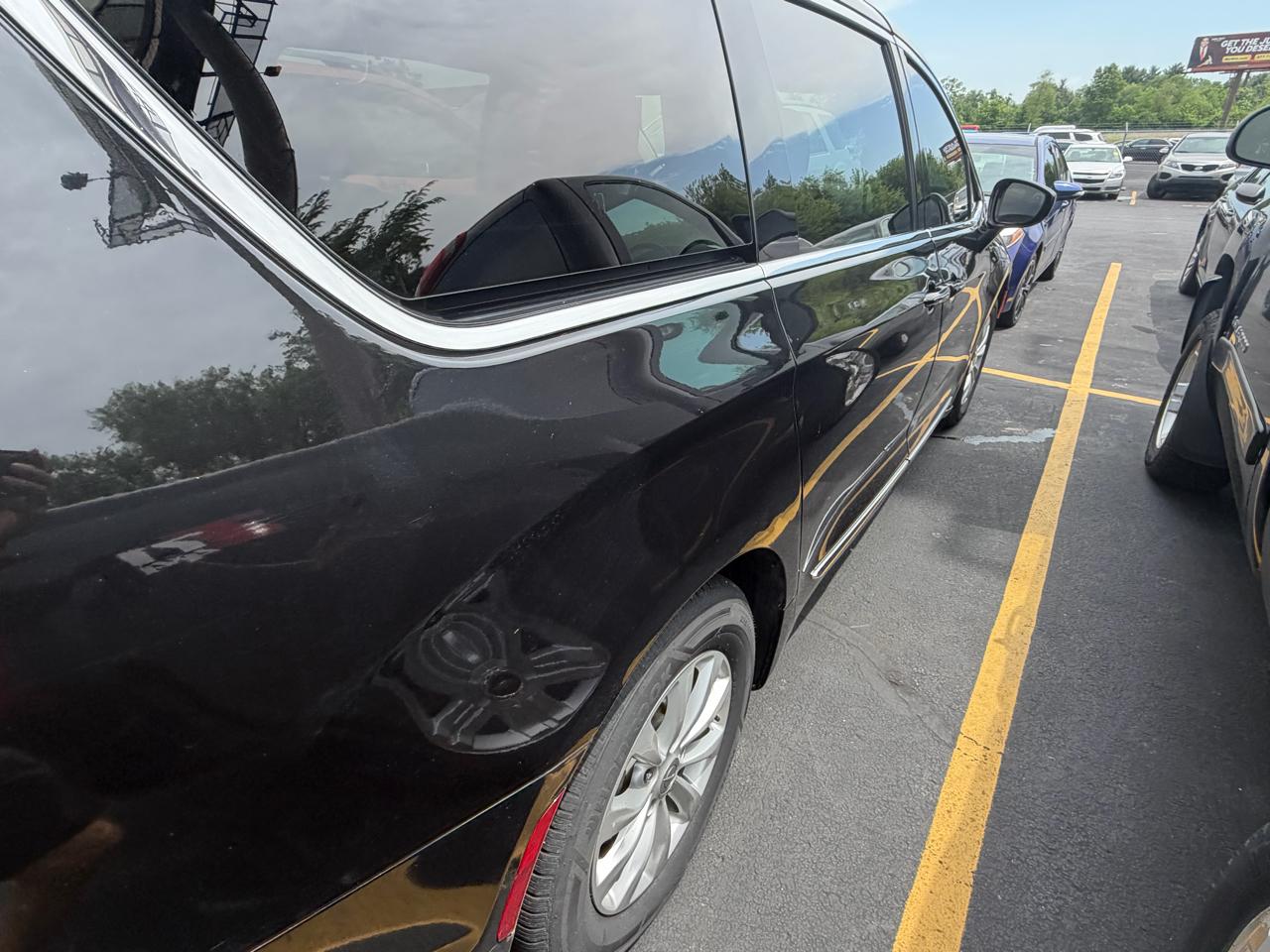 Chrysler Pacifica Touring L FWD 2019