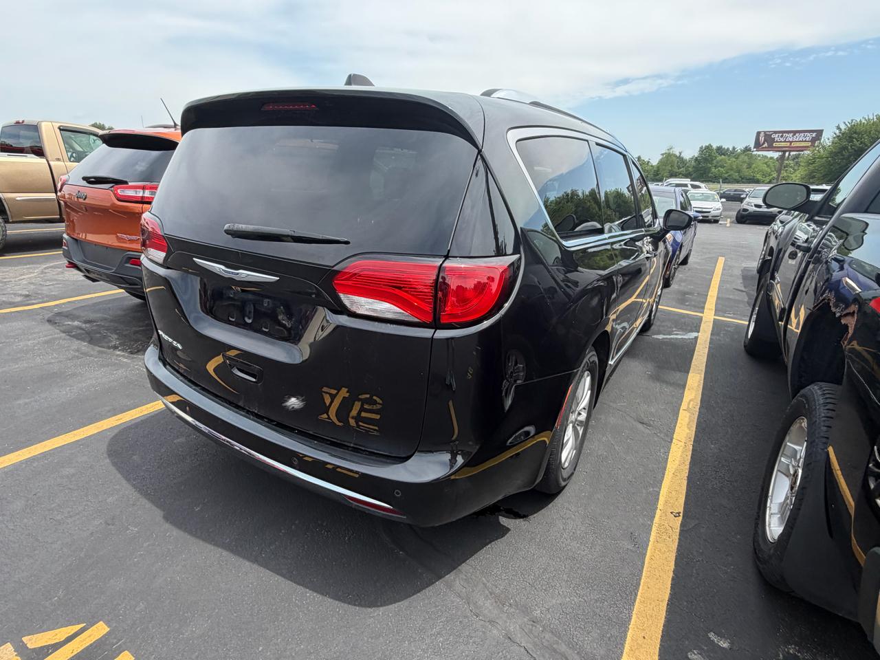 Chrysler Pacifica Touring L FWD 2019
