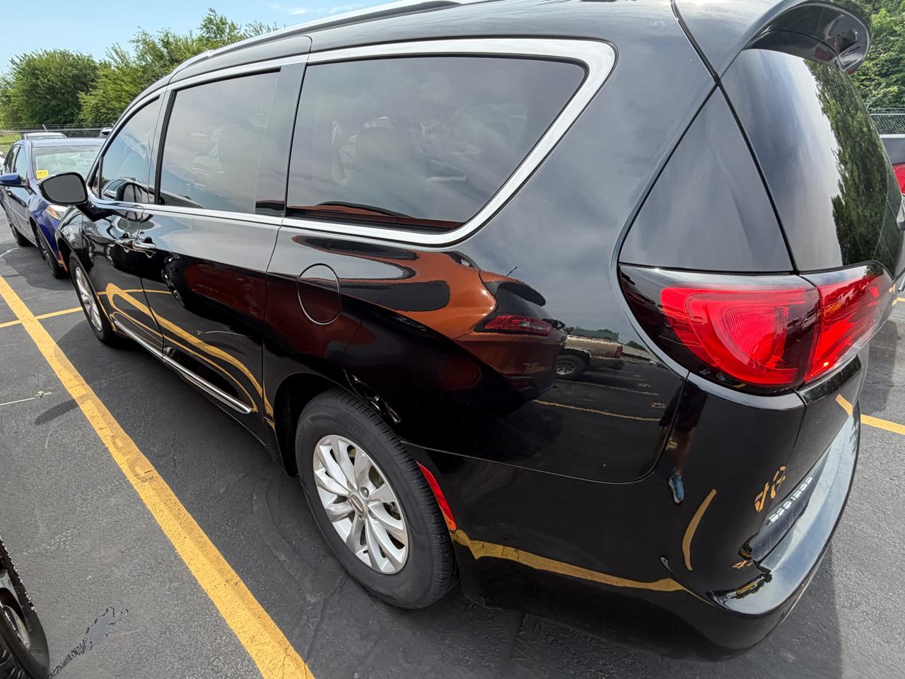 Chrysler Pacifica Touring L FWD 2019