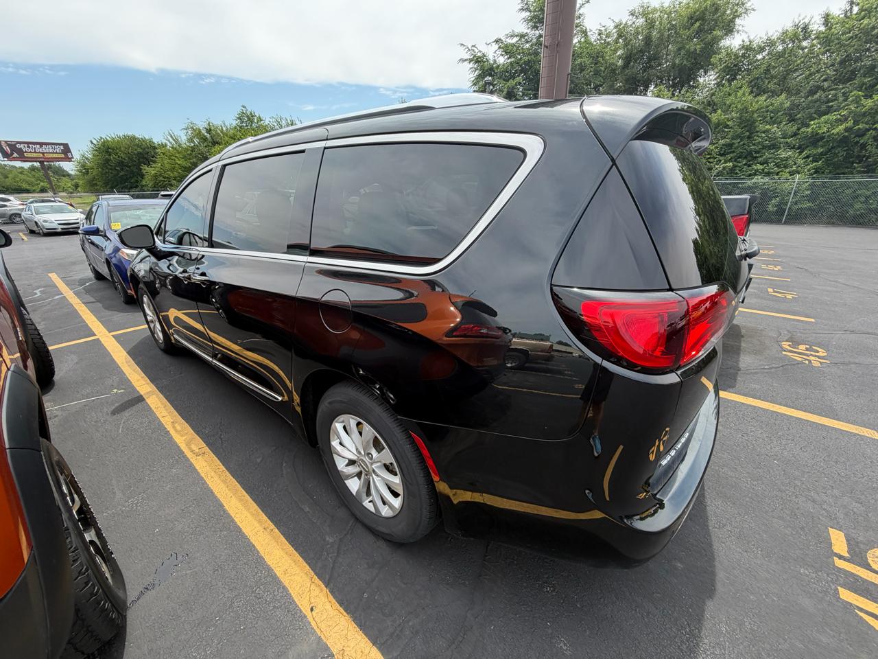 Chrysler Pacifica Touring L FWD 2019