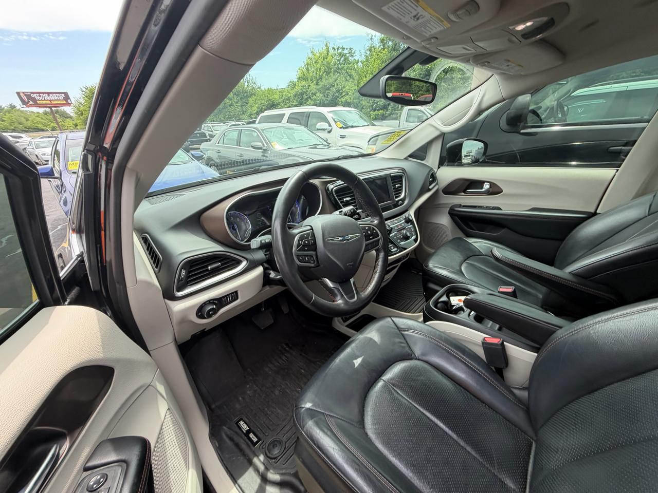 Chrysler Pacifica Touring L FWD 2019