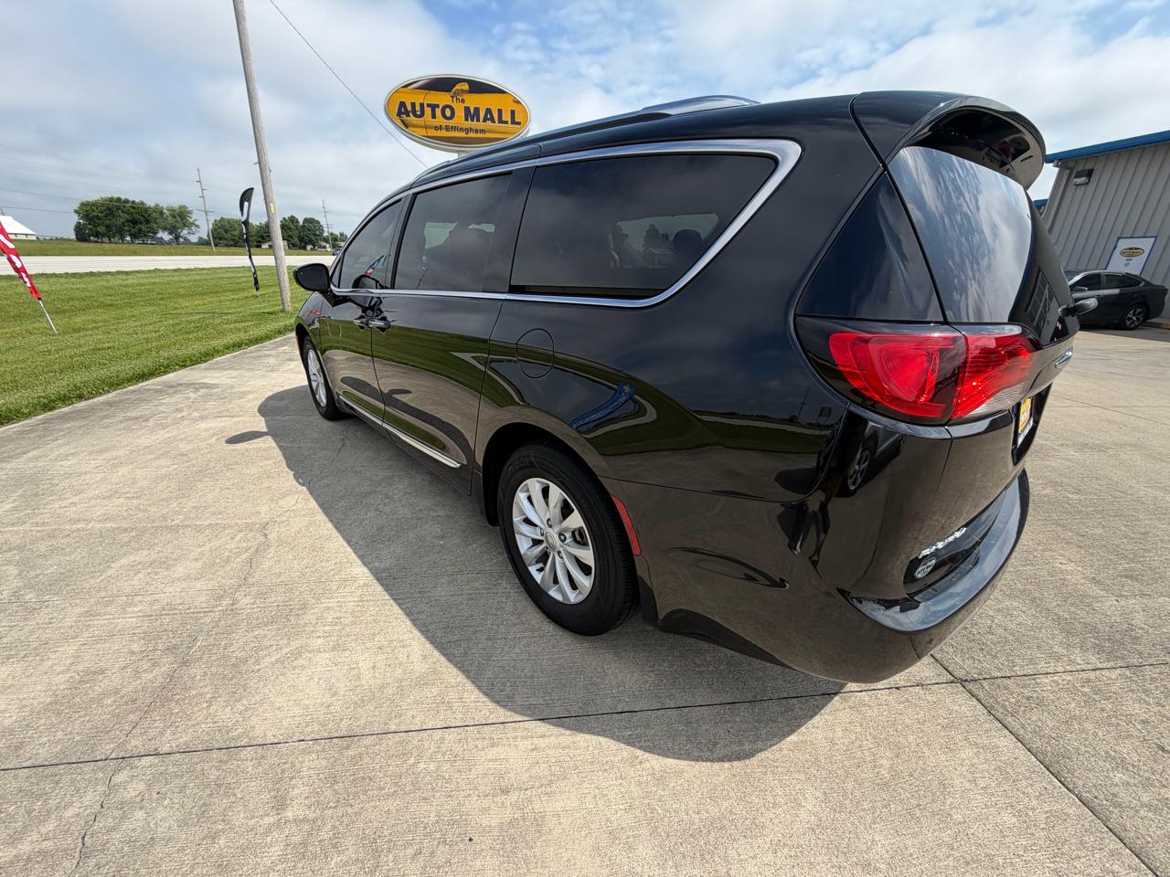 Chrysler Pacifica Touring L FWD 2019
