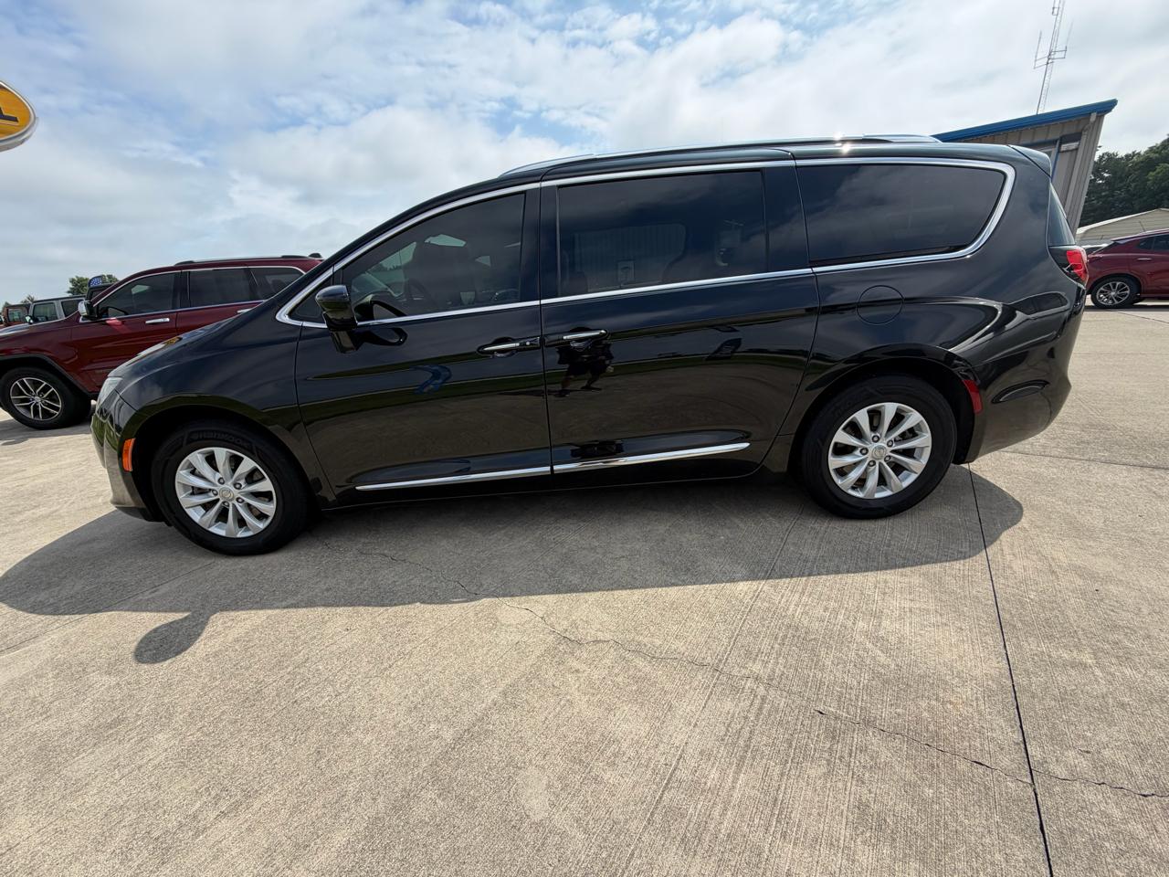 Chrysler Pacifica Touring L FWD 2019