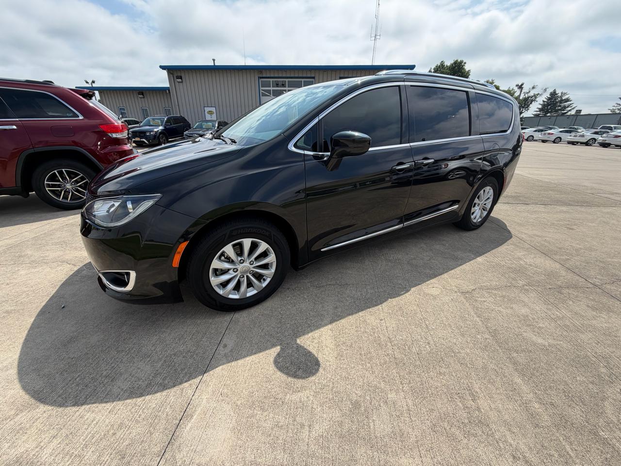 Chrysler Pacifica Touring L FWD 2019