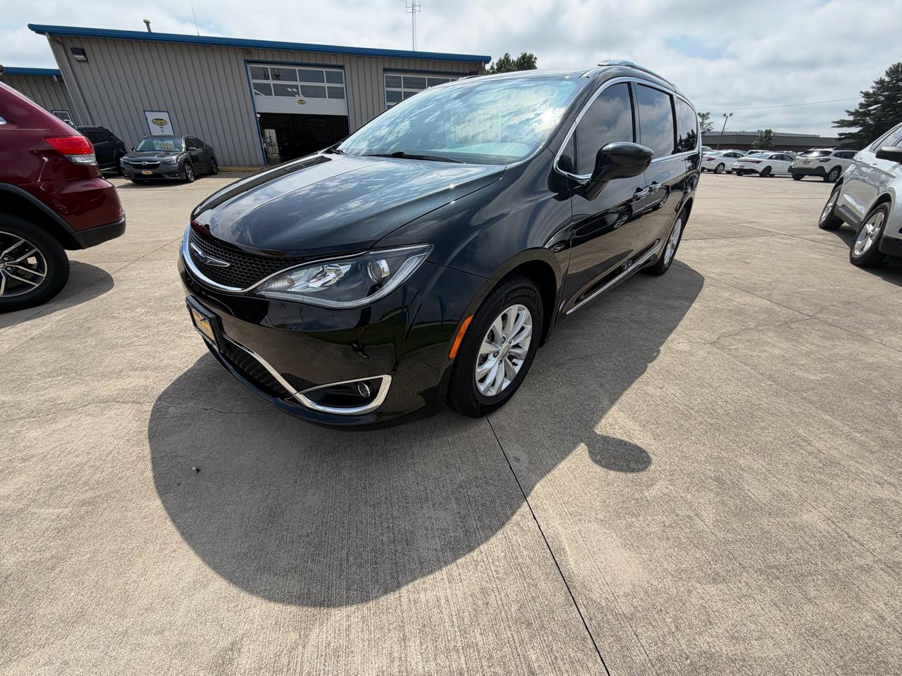Chrysler Pacifica Touring L FWD 2019
