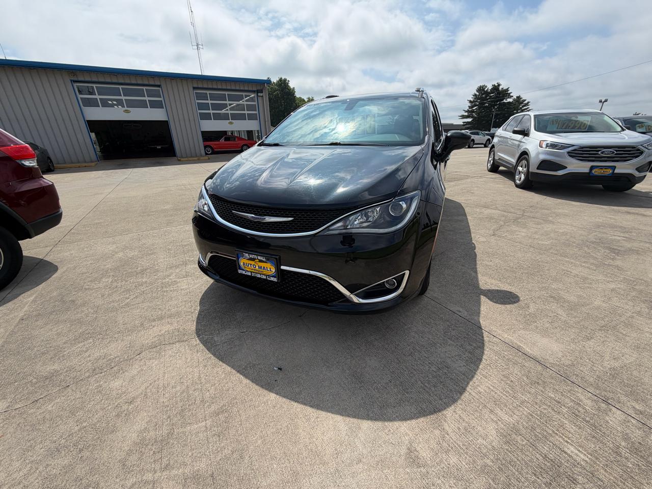 Chrysler Pacifica Touring L FWD 2019