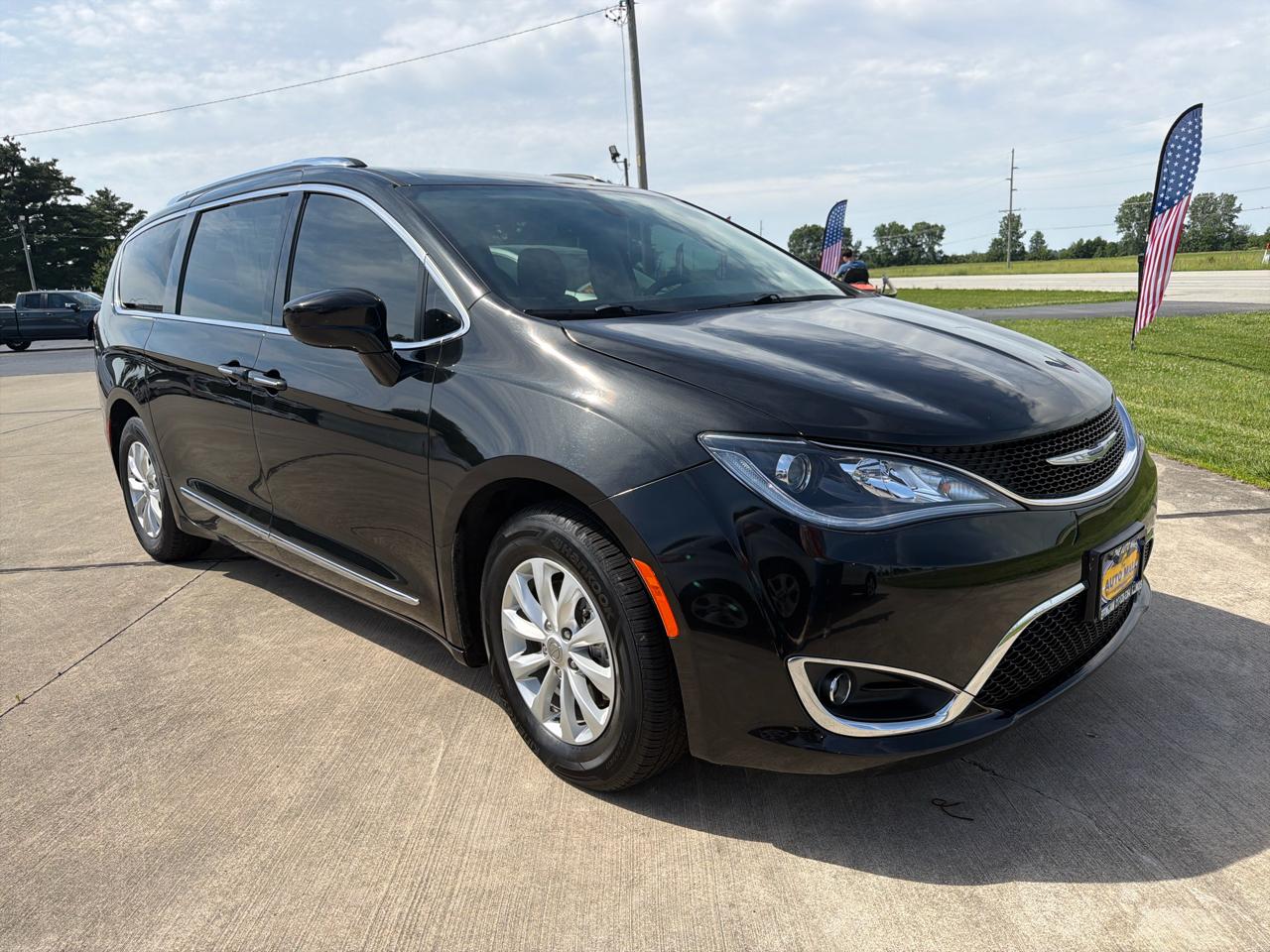 Chrysler Pacifica Touring L FWD 2019