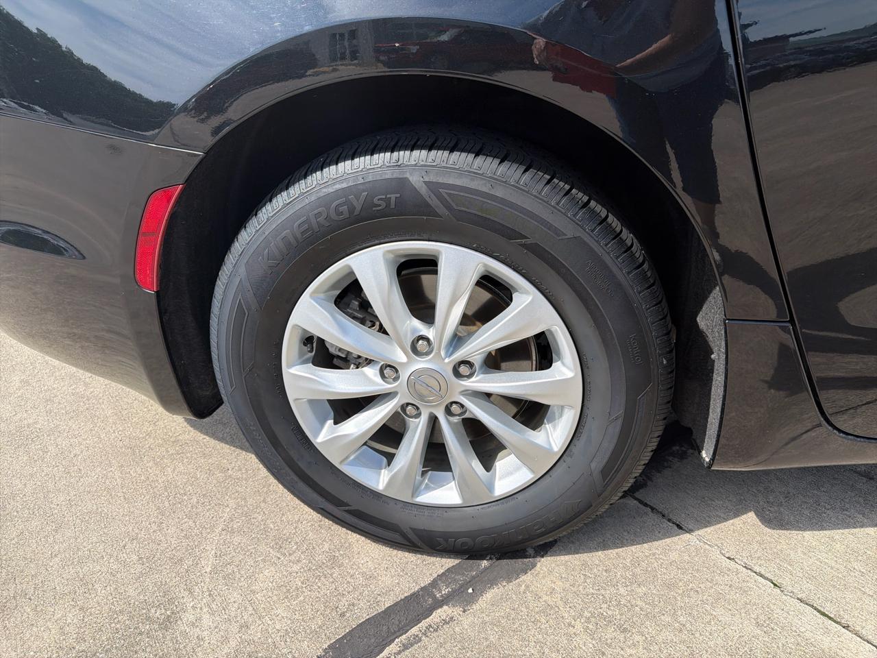 Chrysler Pacifica Touring L FWD 2019