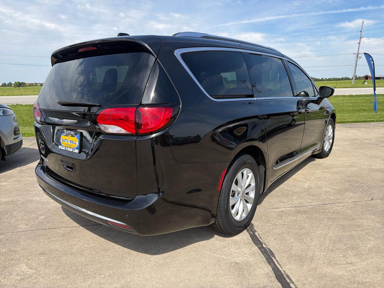 Chrysler Pacifica Touring L FWD 2019