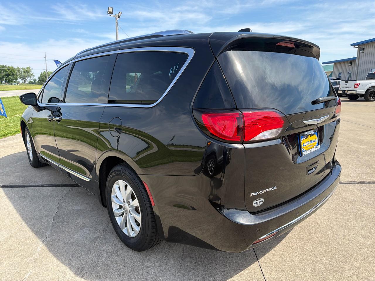 Chrysler Pacifica Touring L FWD 2019