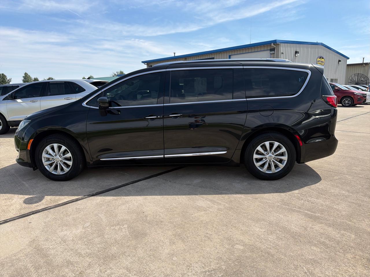 Chrysler Pacifica Touring L FWD 2019