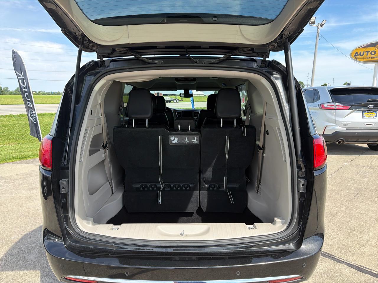 Chrysler Pacifica Touring L FWD 2019