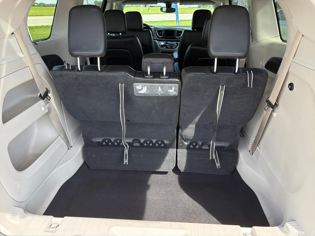Chrysler Pacifica Touring L FWD 2019