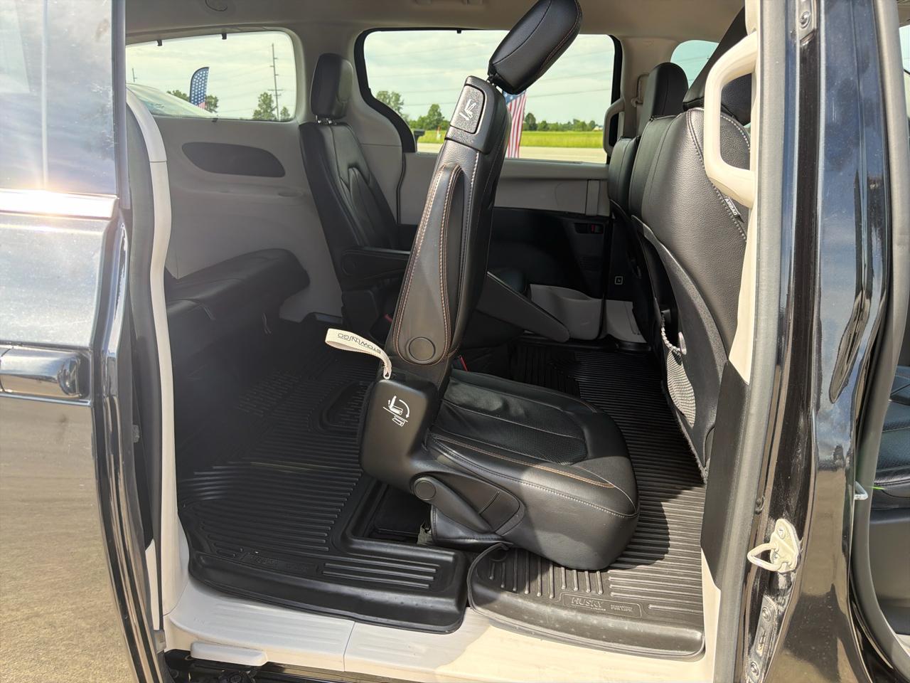 Chrysler Pacifica Touring L FWD 2019