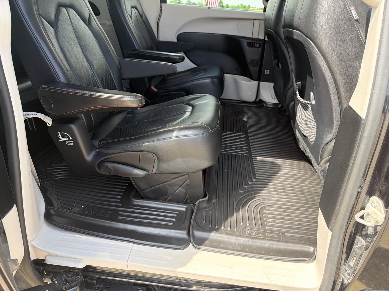 Chrysler Pacifica Touring L FWD 2019