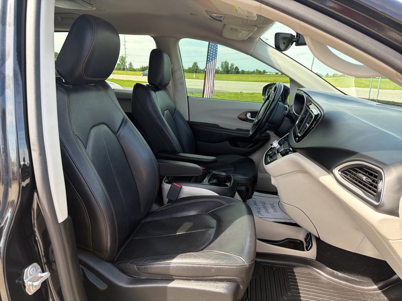 Chrysler Pacifica Touring L FWD 2019