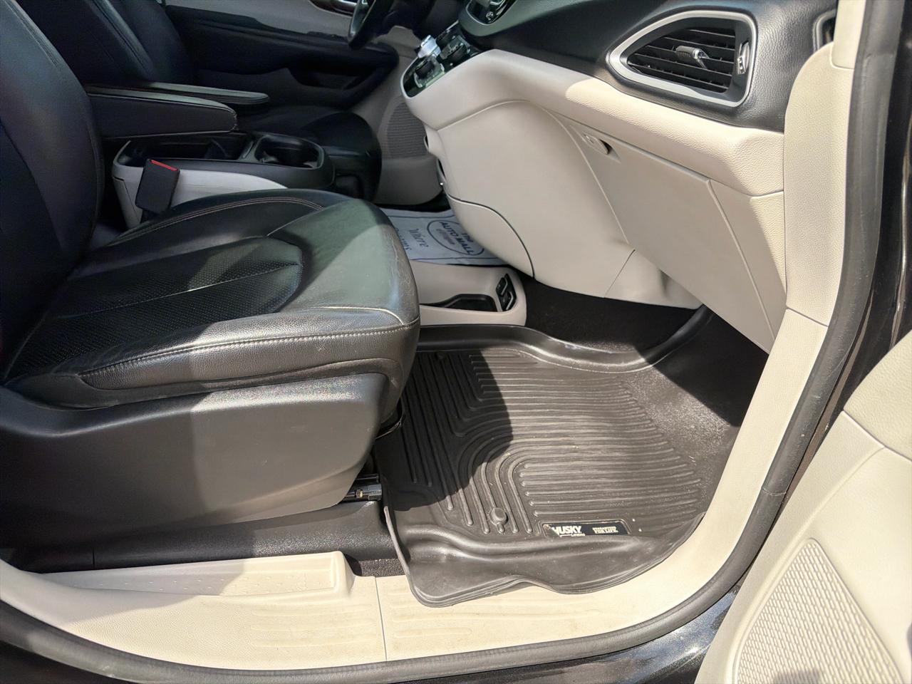 Chrysler Pacifica Touring L FWD 2019