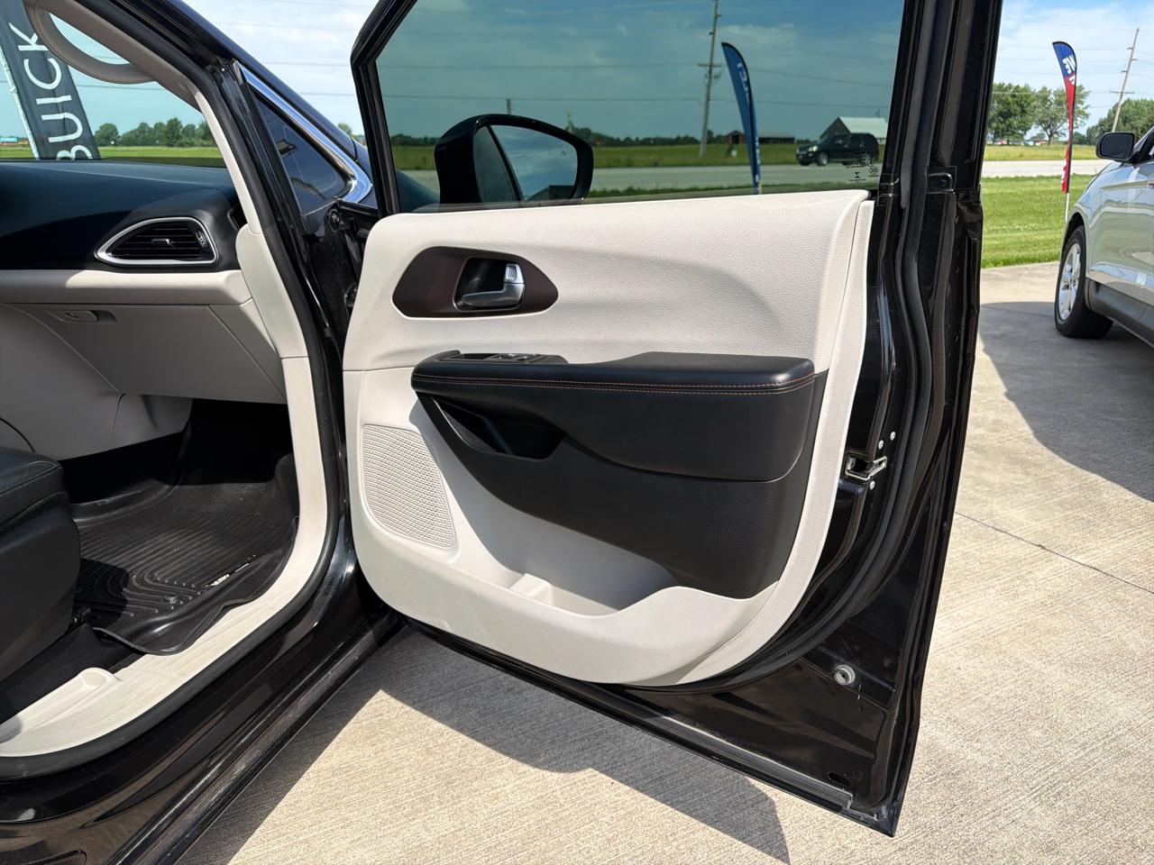 Chrysler Pacifica Touring L FWD 2019