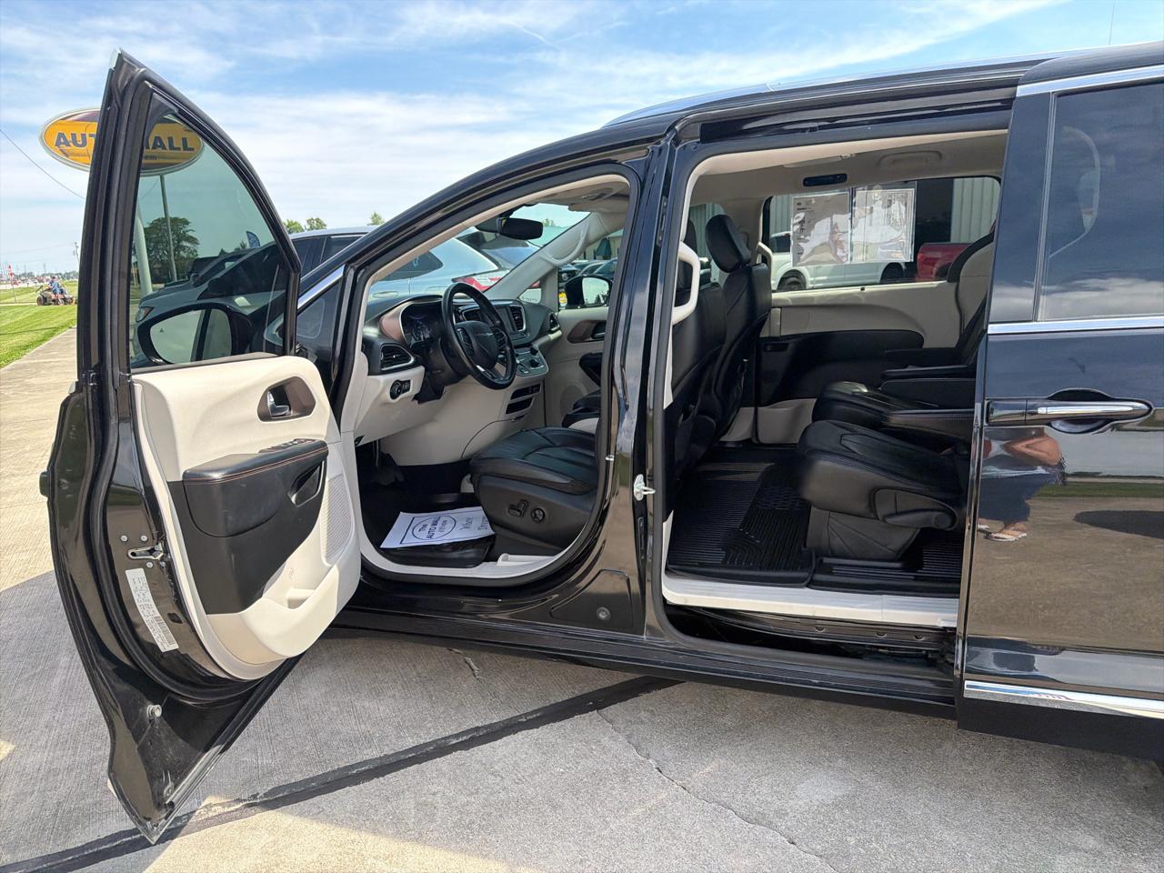 Chrysler Pacifica Touring L FWD 2019