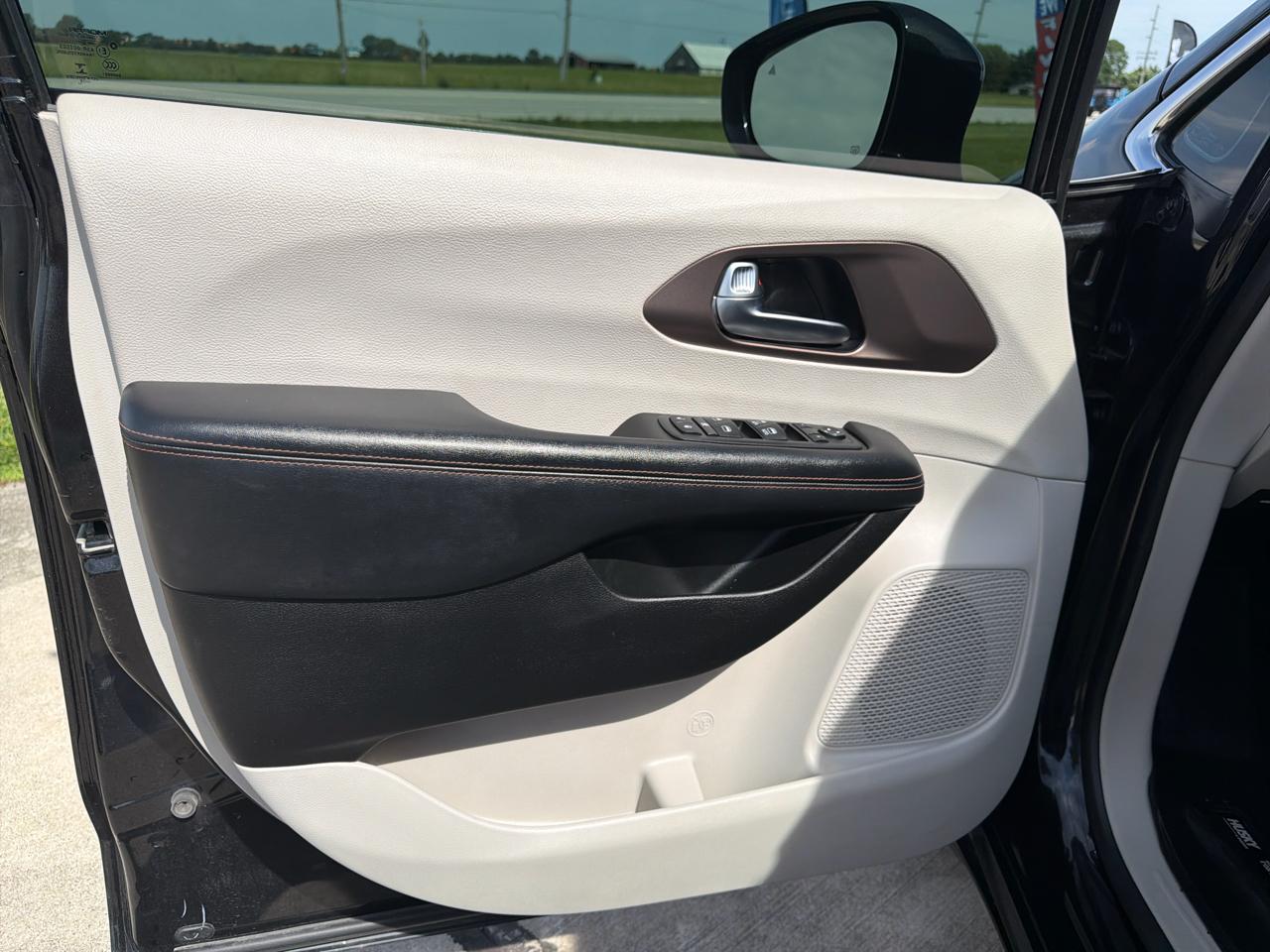 Chrysler Pacifica Touring L FWD 2019