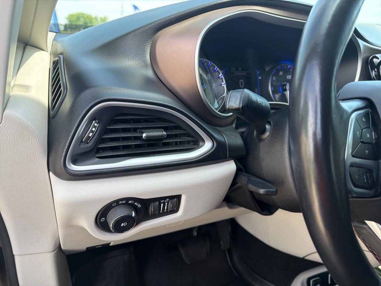 Chrysler Pacifica Touring L FWD 2019