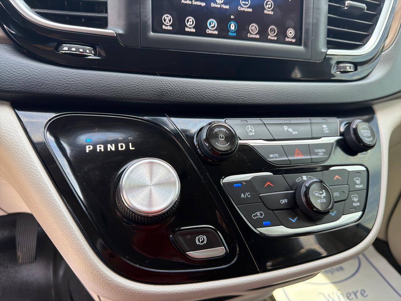 Chrysler Pacifica Touring L FWD 2019