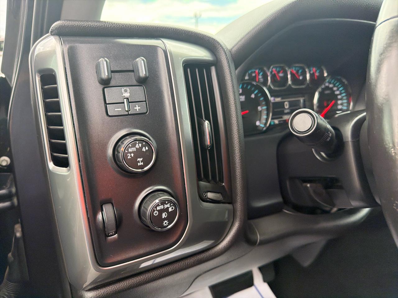 Chevrolet Silverado 1500 4WD Double Cab 143.5" LT w/1LT 2015