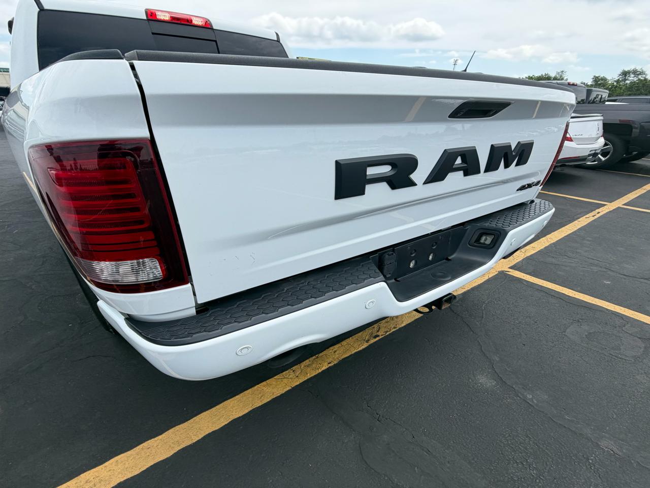 RAM 1500 Night 4x4 Crew Cab 5'7" Box *Ltd Avail* 2018