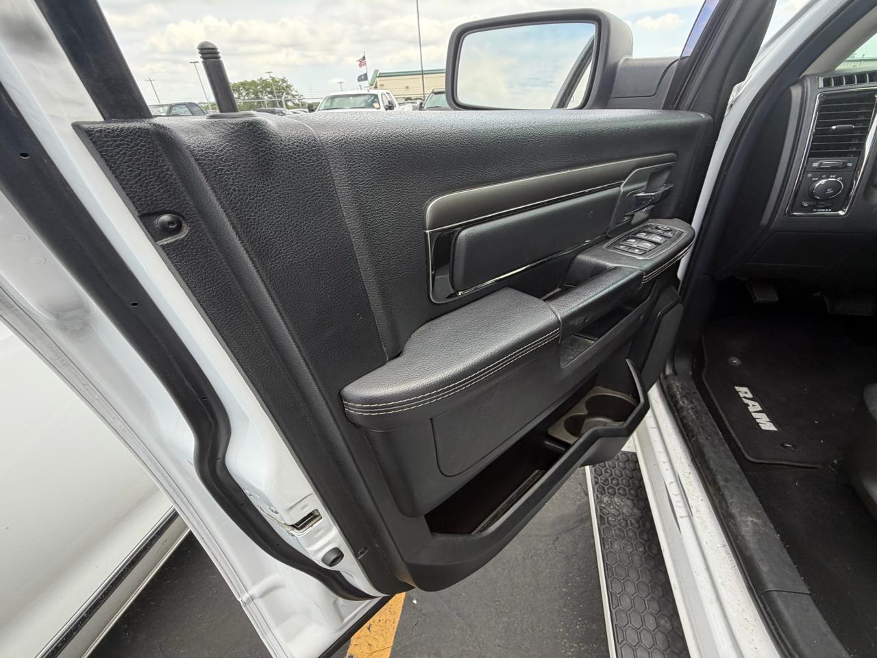 RAM 1500 Night 4x4 Crew Cab 5'7" Box *Ltd Avail* 2018