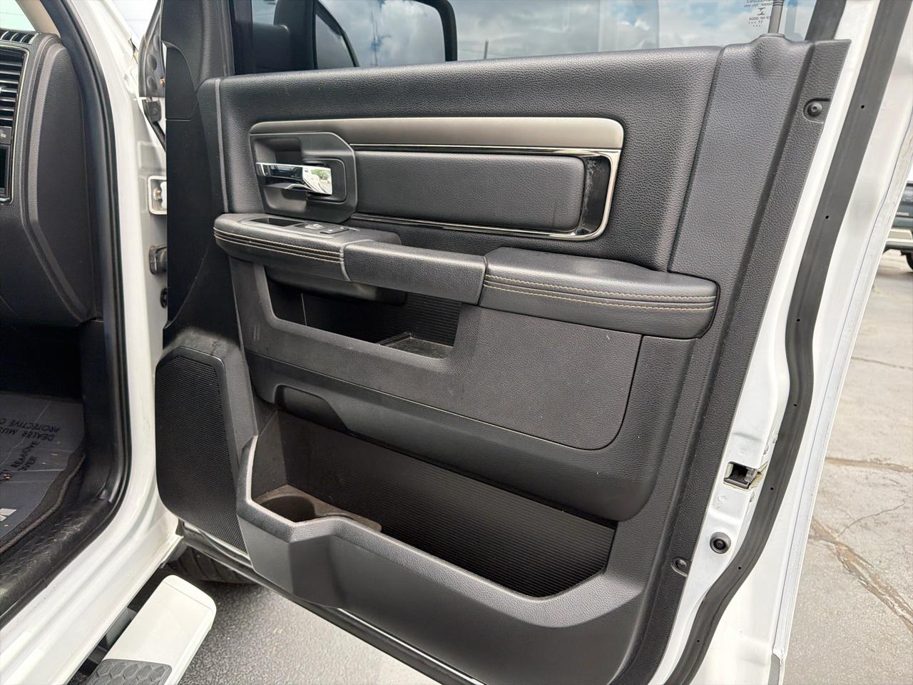 RAM 1500 Night 4x4 Crew Cab 5'7" Box *Ltd Avail* 2018
