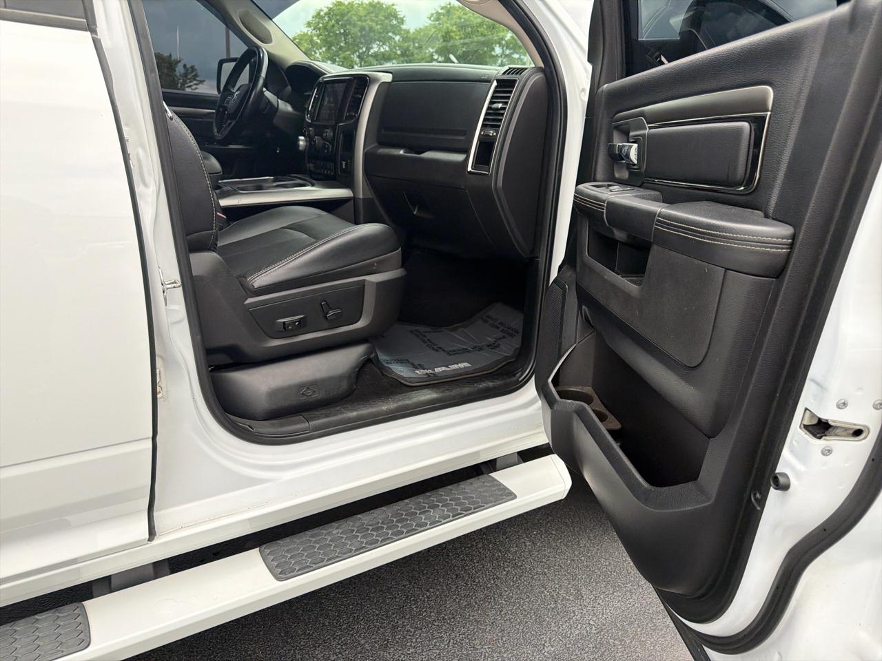 RAM 1500 Night 4x4 Crew Cab 5'7" Box *Ltd Avail* 2018