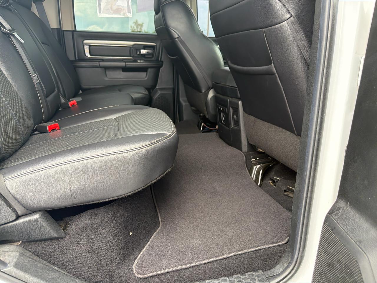 RAM 1500 Night 4x4 Crew Cab 5'7" Box *Ltd Avail* 2018
