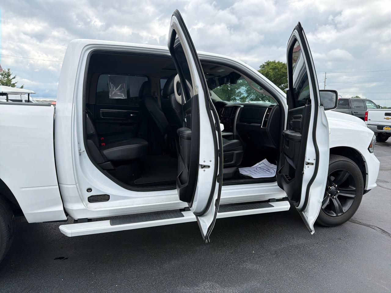 RAM 1500 Night 4x4 Crew Cab 5'7" Box *Ltd Avail* 2018