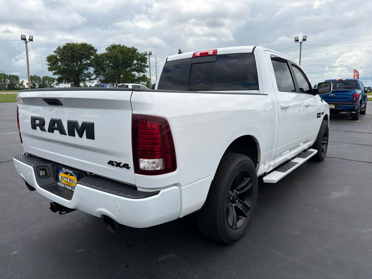 RAM 1500 Night 4x4 Crew Cab 5'7" Box *Ltd Avail* 2018