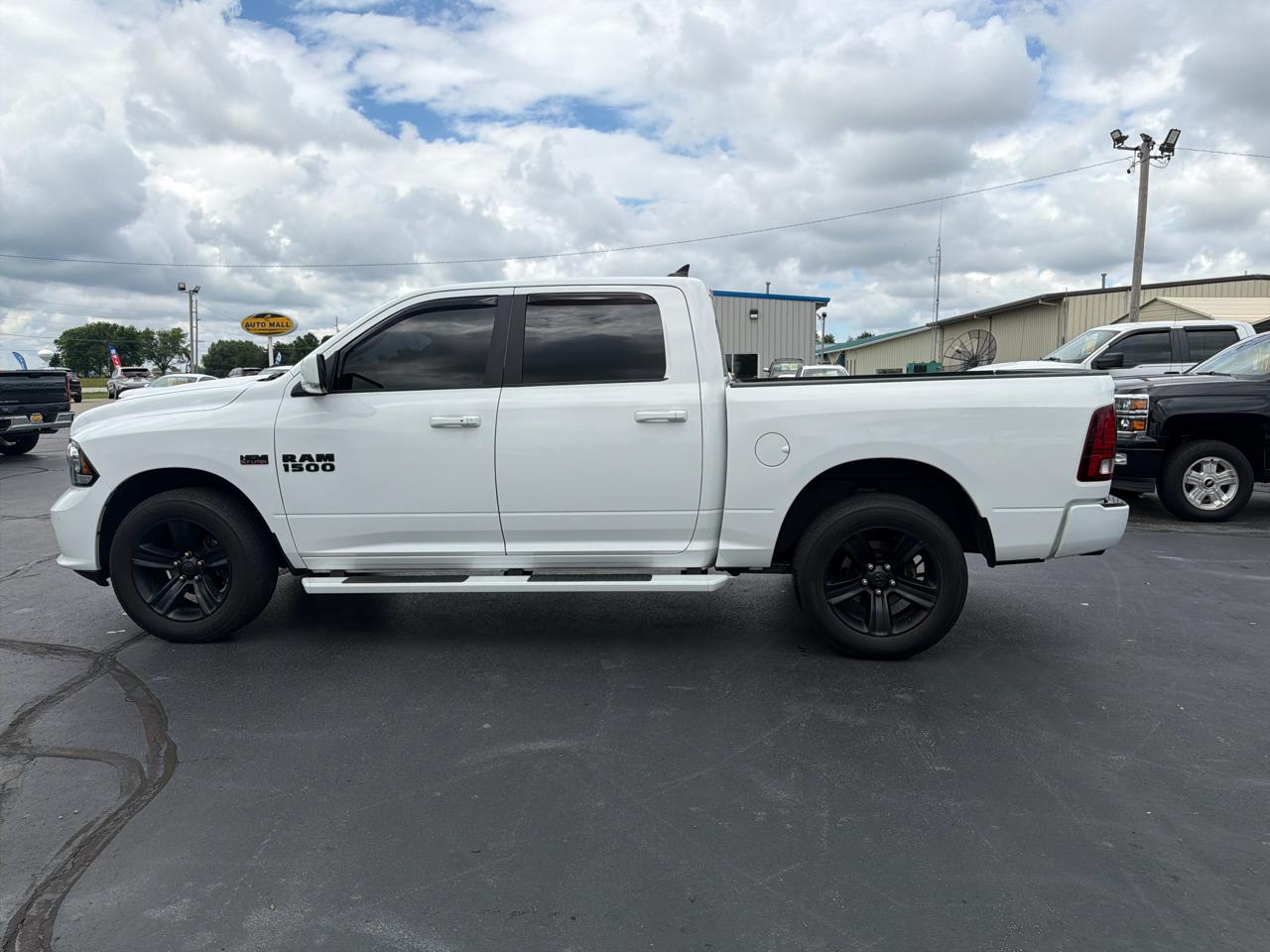 RAM 1500 Night 4x4 Crew Cab 5'7" Box *Ltd Avail* 2018
