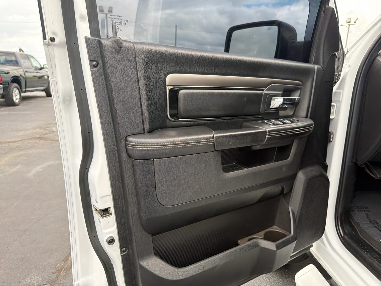 RAM 1500 Night 4x4 Crew Cab 5'7" Box *Ltd Avail* 2018