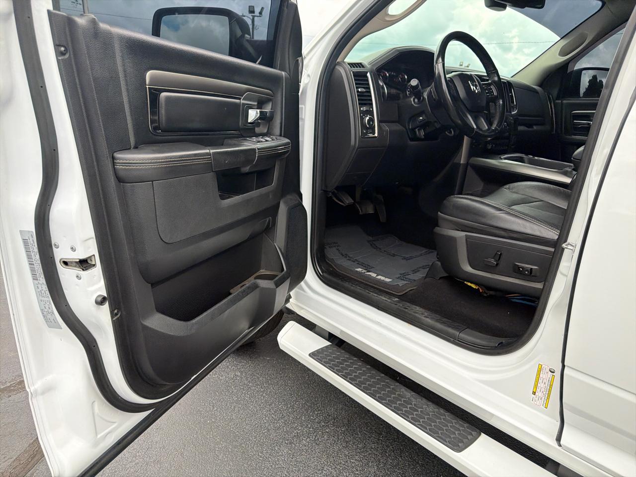 RAM 1500 Night 4x4 Crew Cab 5'7" Box *Ltd Avail* 2018