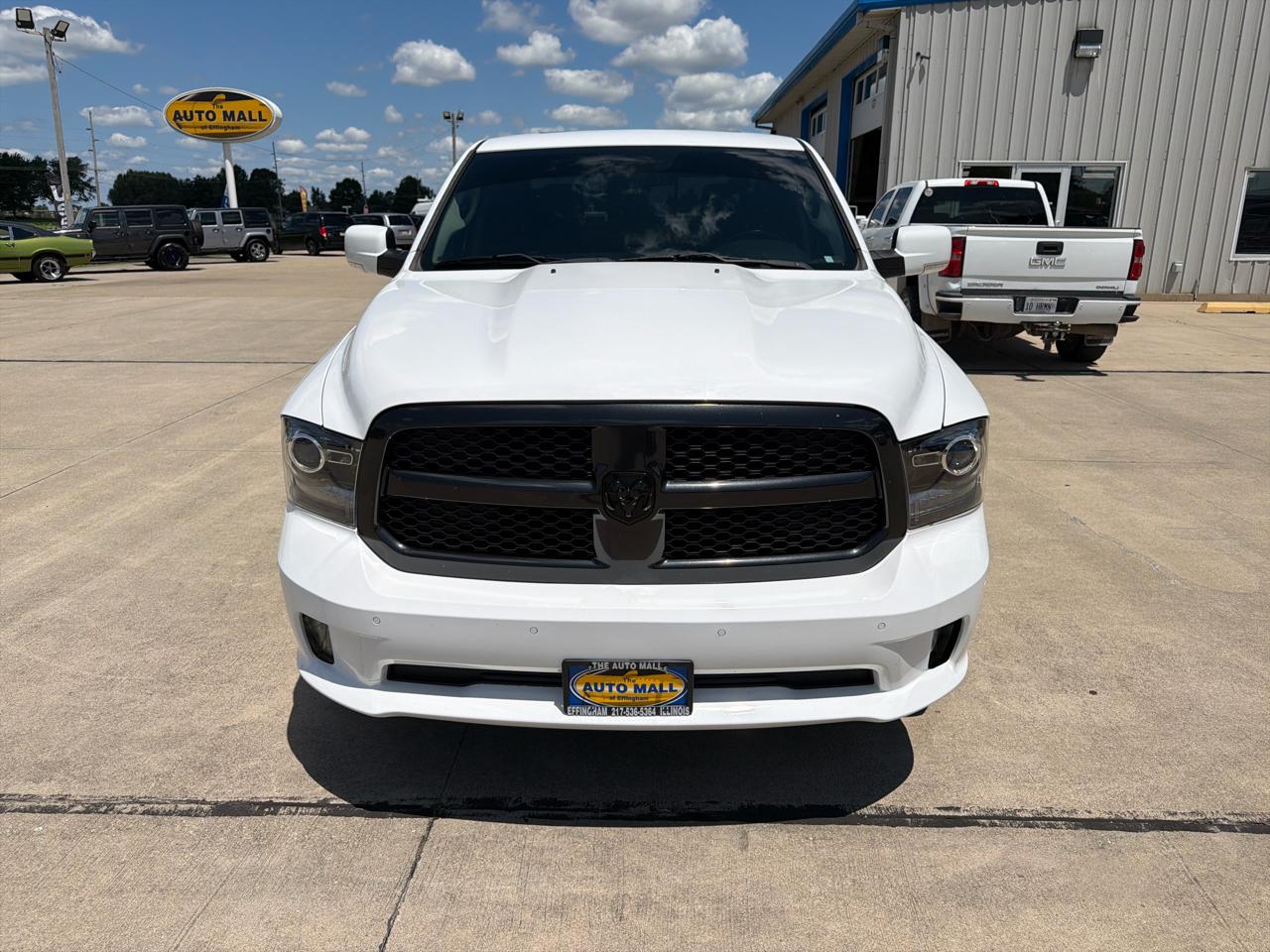 RAM 1500 Night 4x4 Crew Cab 5'7" Box *Ltd Avail* 2018