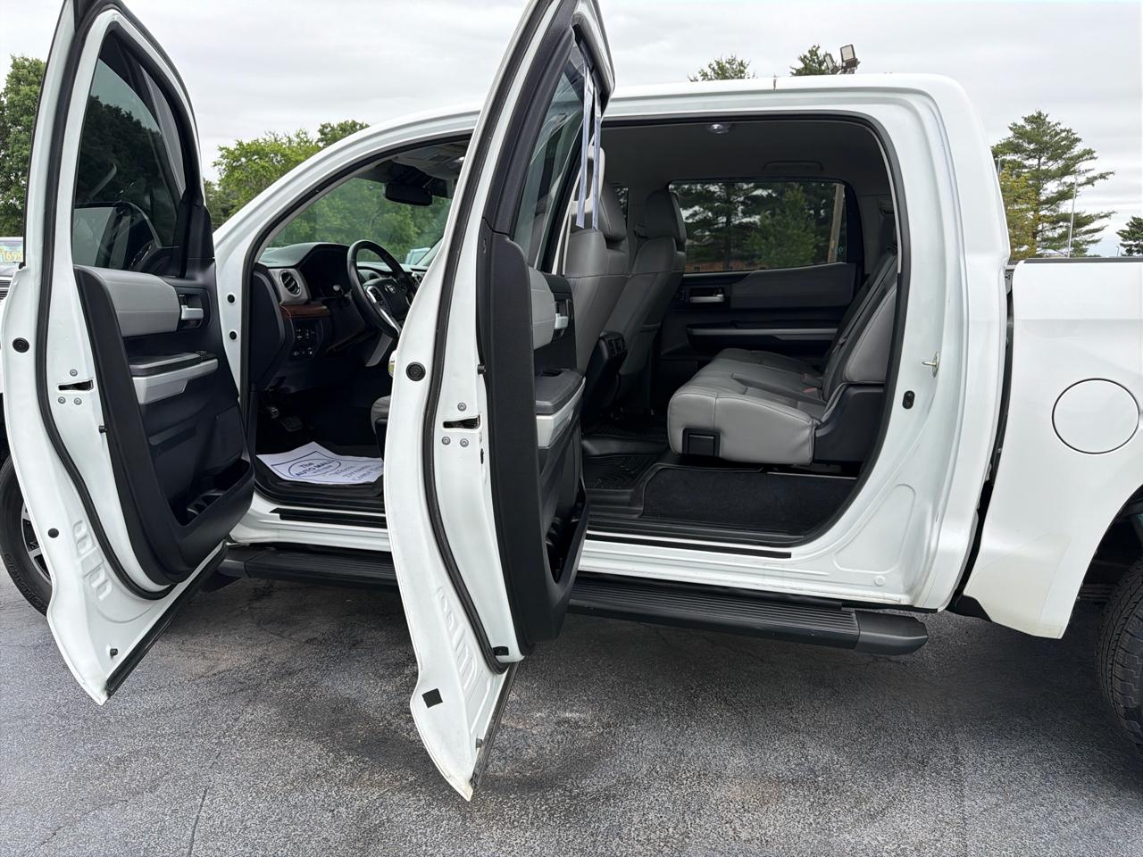 Toyota Tundra 4WD 1794 Edition CrewMax 5.5' Bed 5.7L FFV (Natl) 2018
