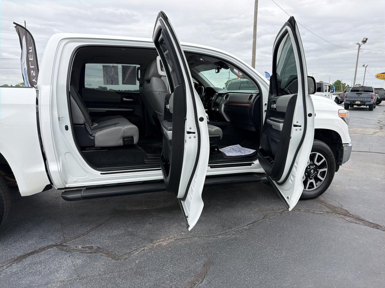 Toyota Tundra 4WD 1794 Edition CrewMax 5.5' Bed 5.7L FFV (Natl) 2018
