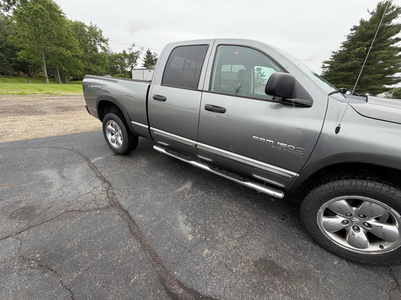Dodge Ram 1500 4dr Quad Cab 140.5" WB 4WD SLT 2005