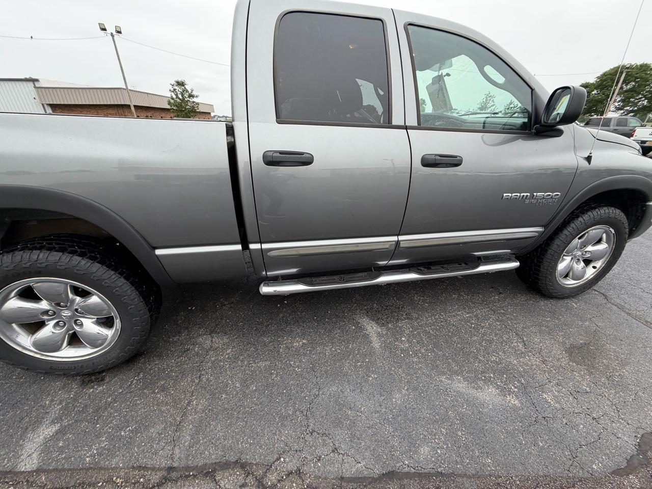 Dodge Ram 1500 4dr Quad Cab 140.5" WB 4WD SLT 2005