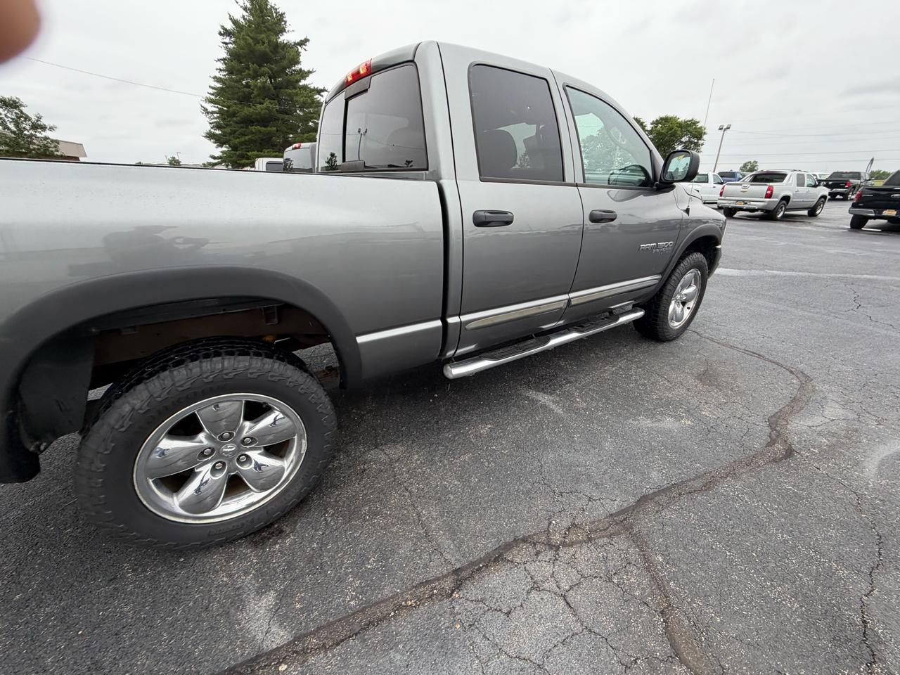 Dodge Ram 1500 4dr Quad Cab 140.5" WB 4WD SLT 2005