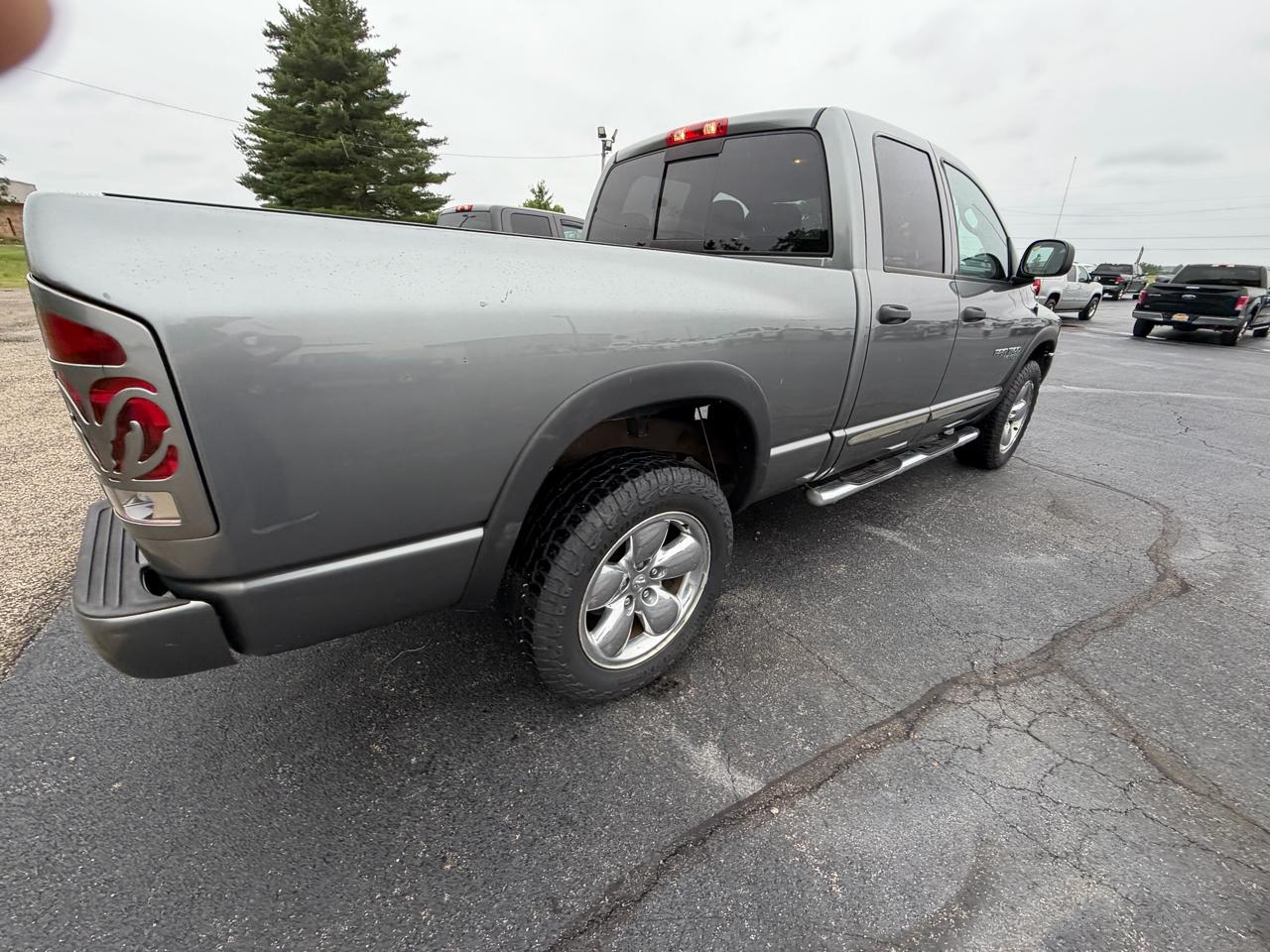 Dodge Ram 1500 4dr Quad Cab 140.5" WB 4WD SLT 2005