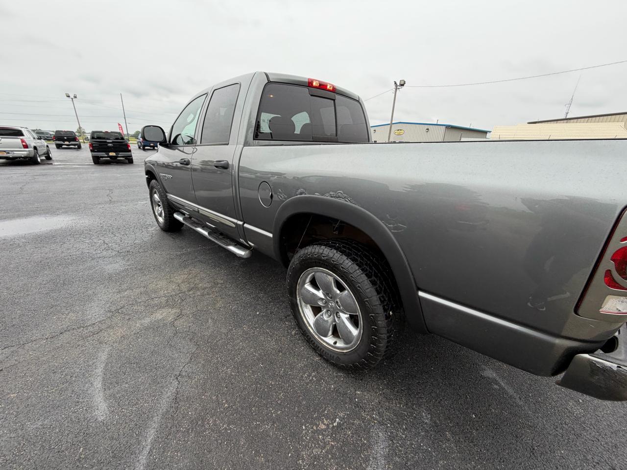 Dodge Ram 1500 4dr Quad Cab 140.5" WB 4WD SLT 2005