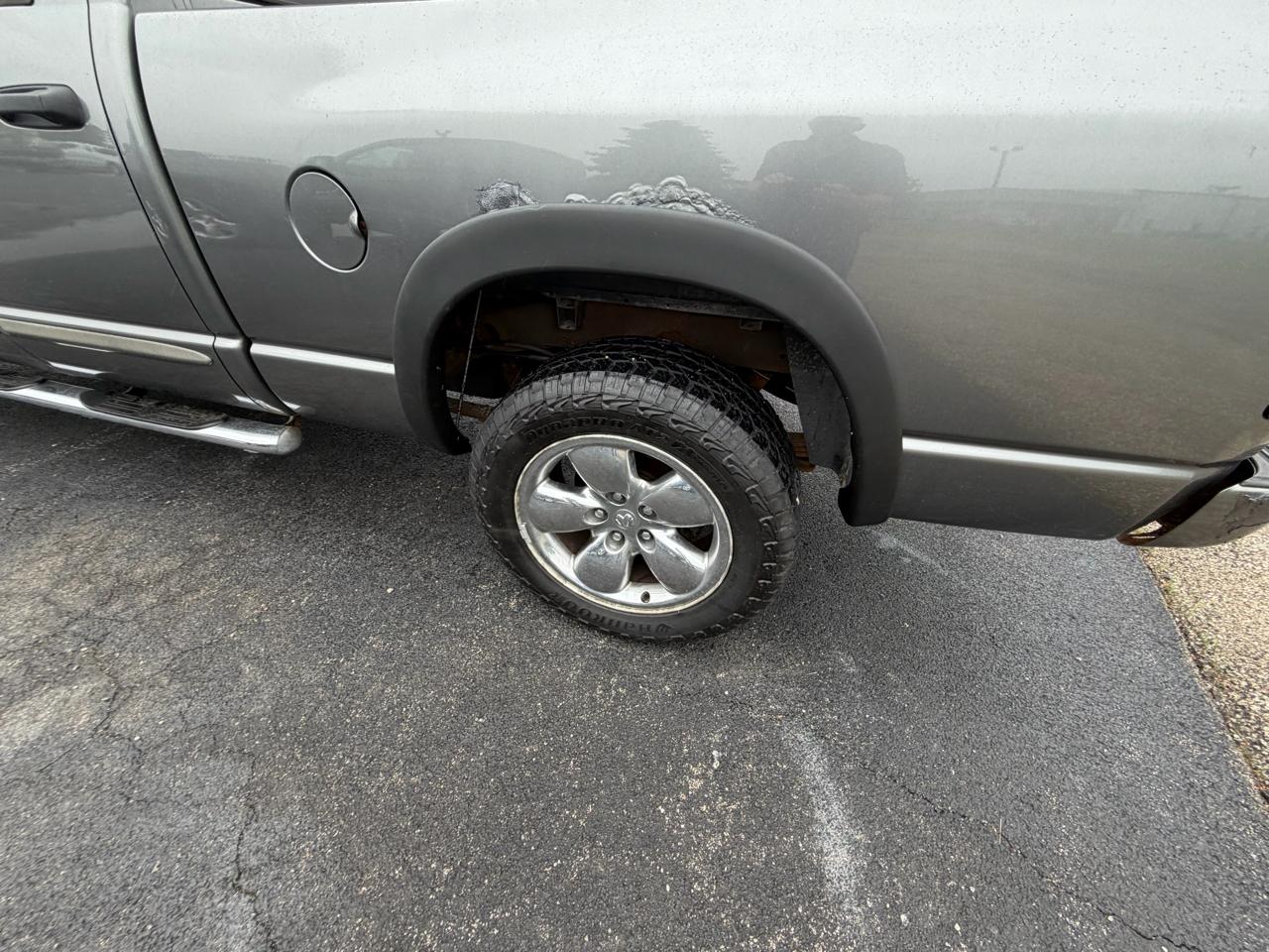 Dodge Ram 1500 4dr Quad Cab 140.5" WB 4WD SLT 2005