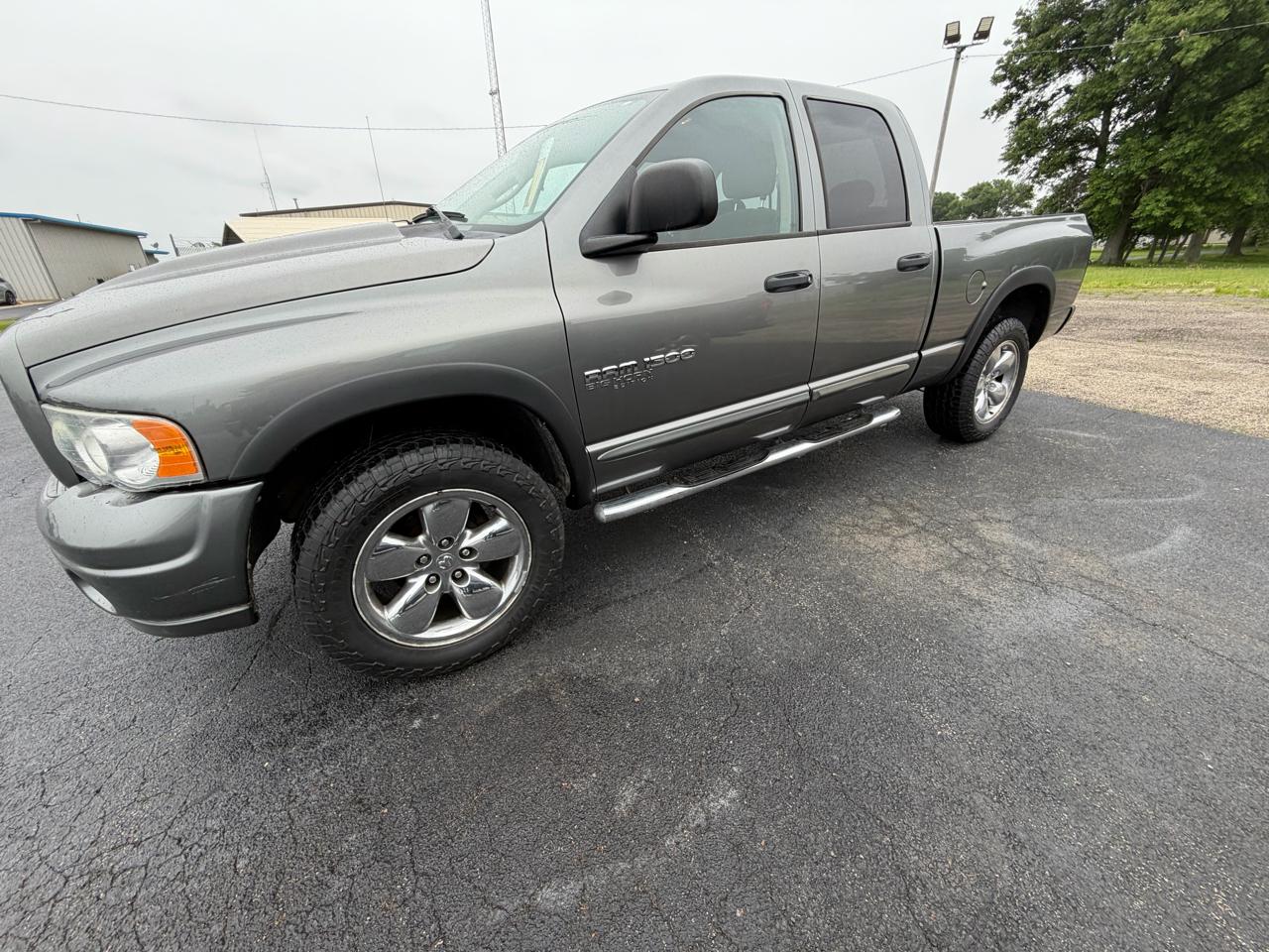 Dodge Ram 1500 4dr Quad Cab 140.5" WB 4WD SLT 2005