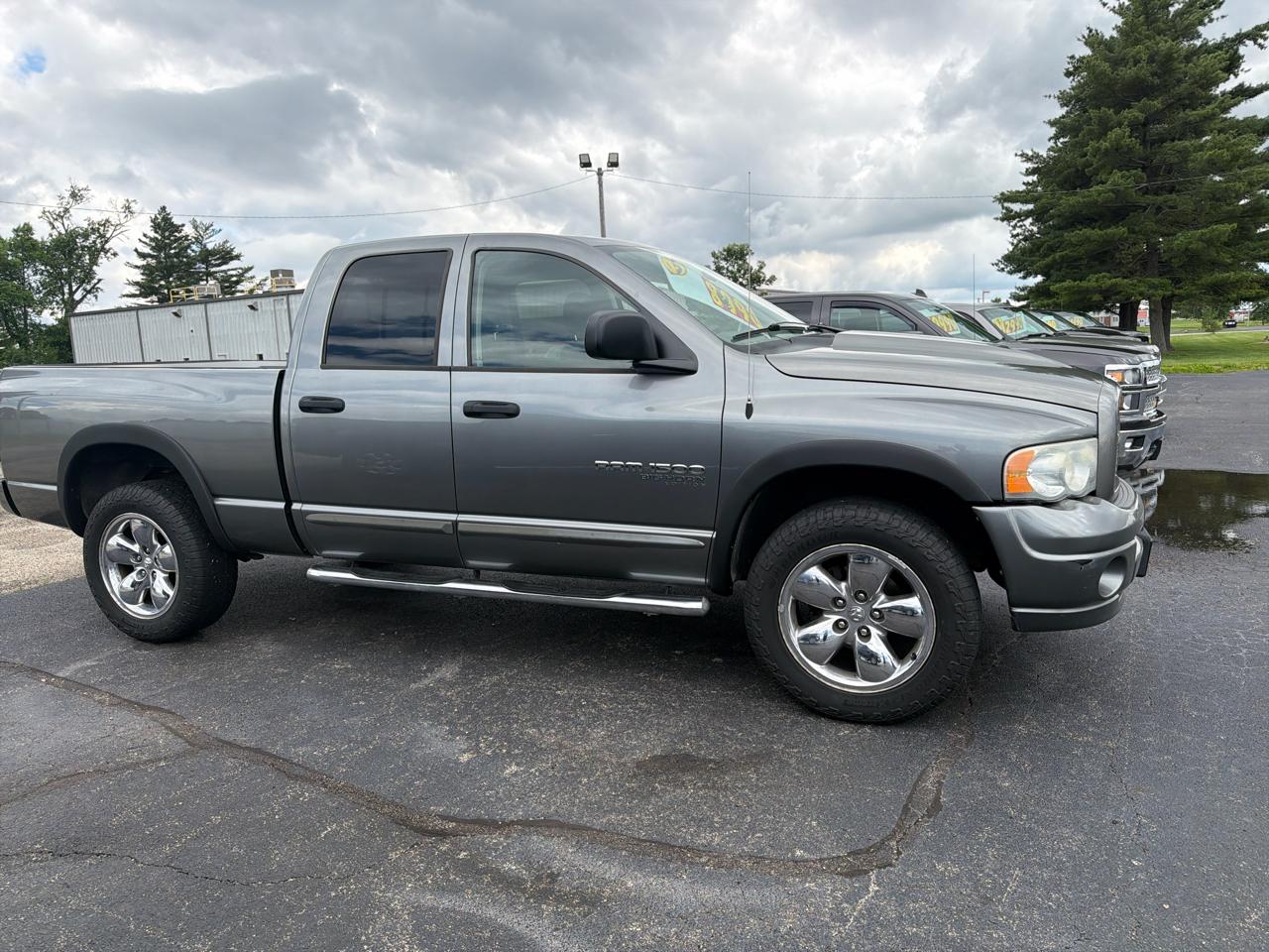Dodge Ram 1500 4dr Quad Cab 140.5" WB 4WD SLT 2005
